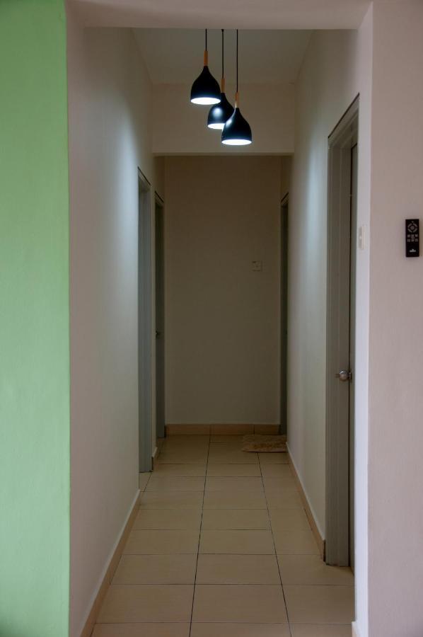 Five H Family Service Apartment Seri Kembangan Exterior foto