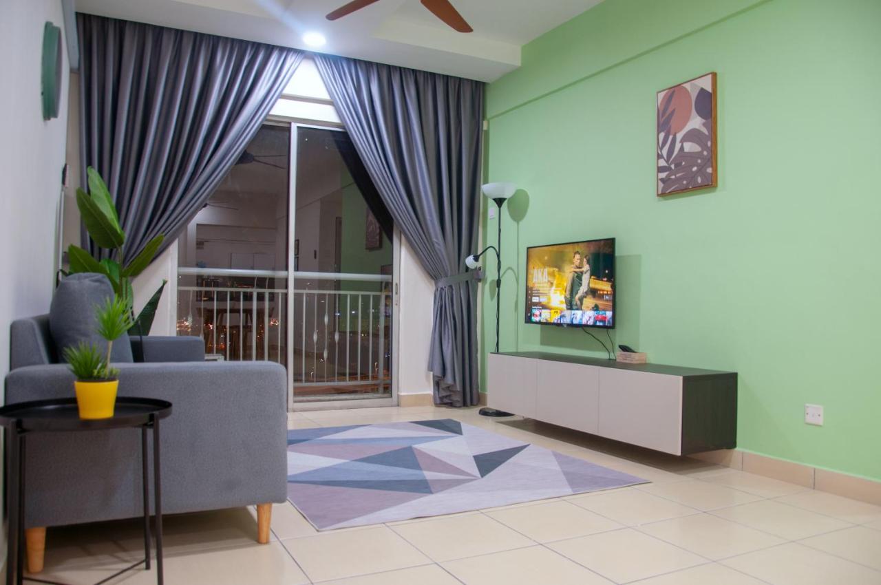 Five H Family Service Apartment Seri Kembangan Exterior foto