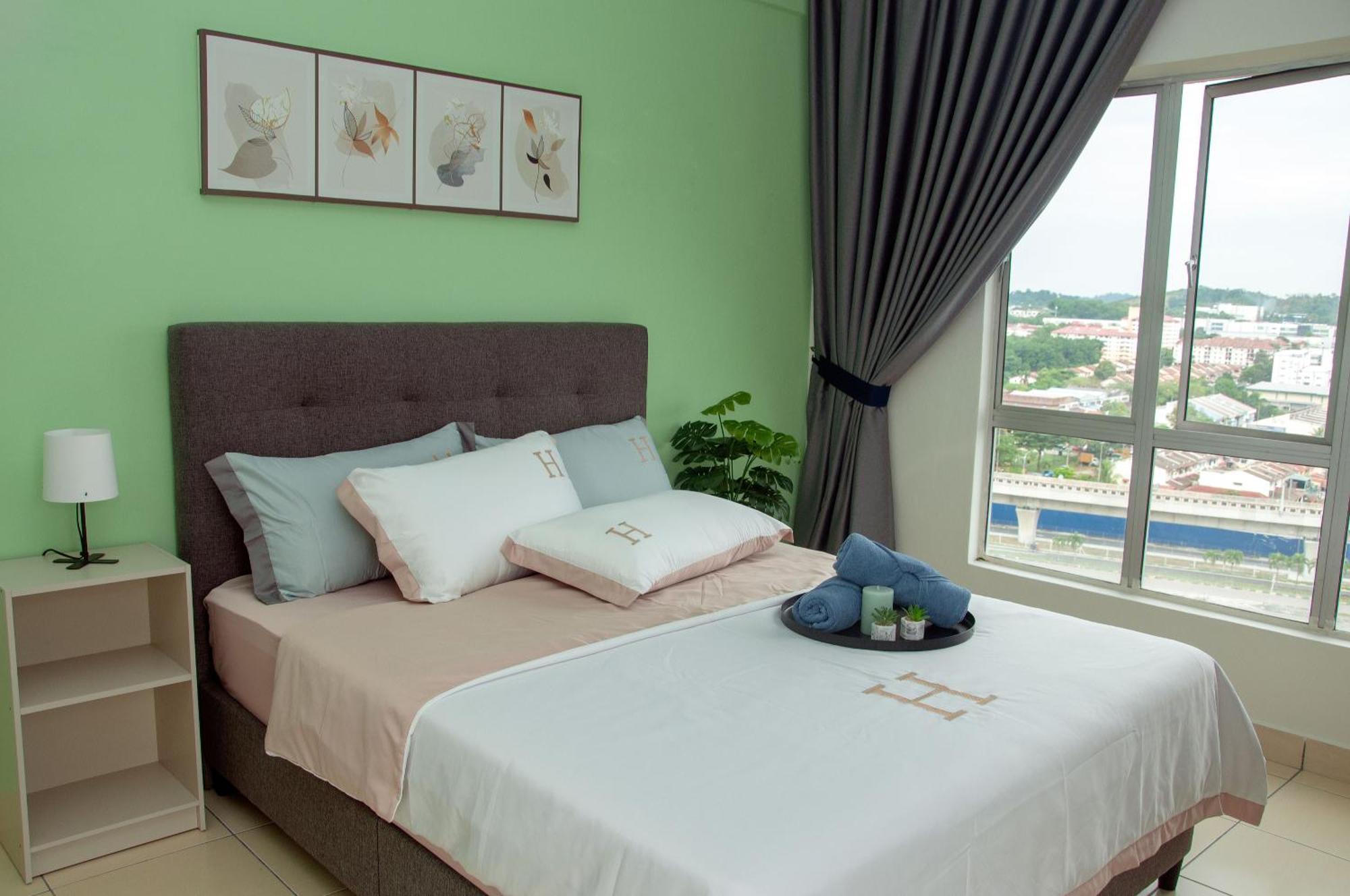 Five H Family Service Apartment Seri Kembangan Exterior foto